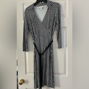 LOFT black and white pattern dress. Soft material size 4.
